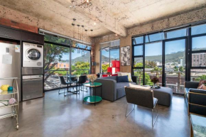 Manhattan-style 2-bedroom apartment, with pool